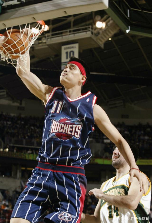 邓紫棋巴克莱中心个唱，篮网赠7号球衣助阵“棋”星